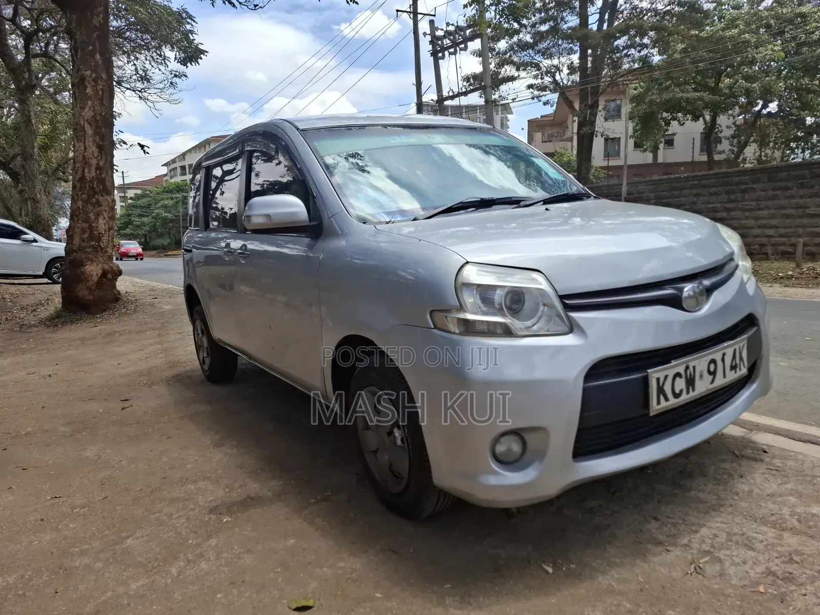Toyota Sienta 2012 Silver