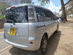 Toyota Sienta 2012 Silver