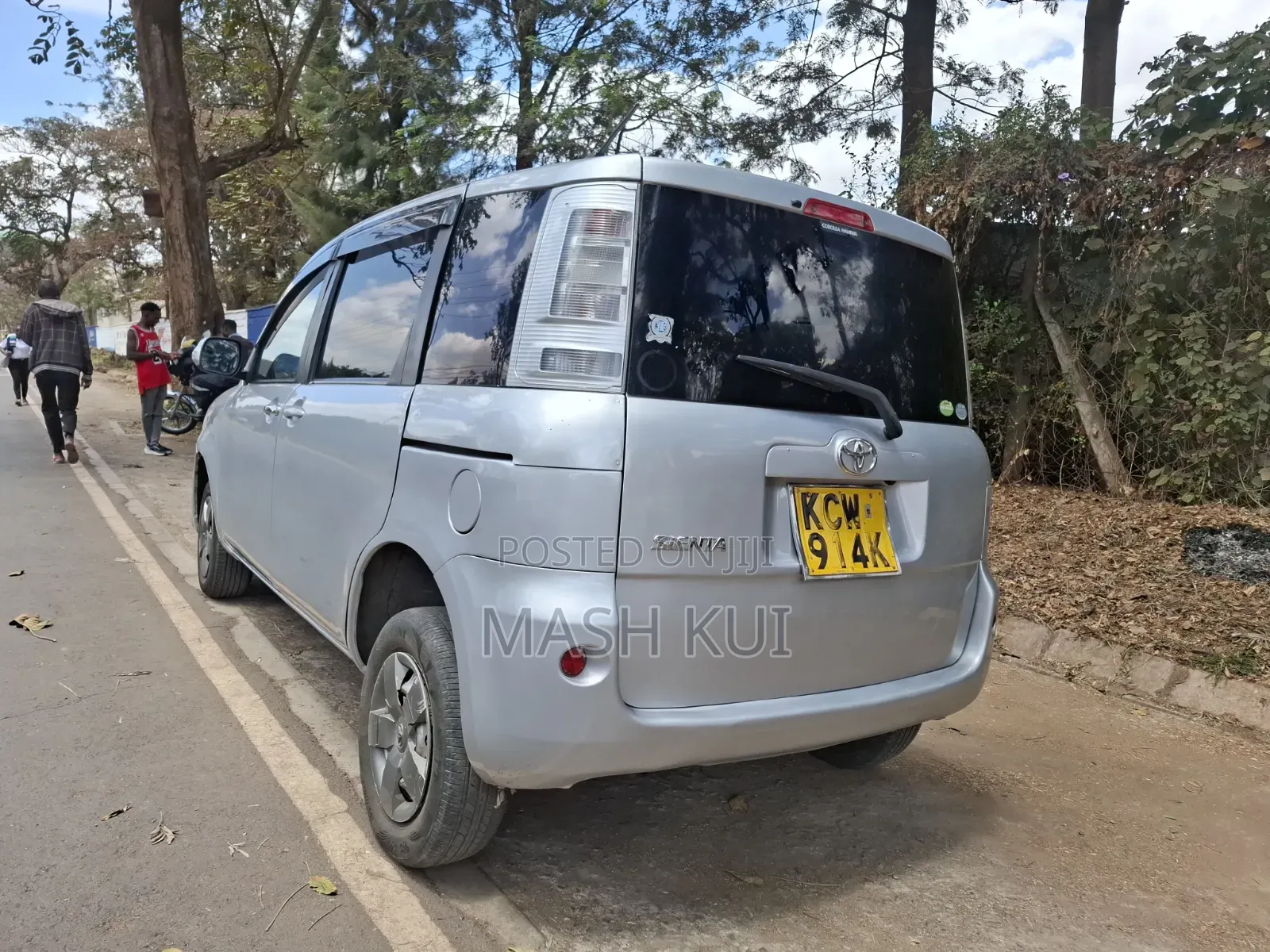 Toyota Sienta 2012 Silver