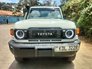Toyota Land Cruiser 2022 White