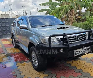 Toyota Hilux 2013 Silver