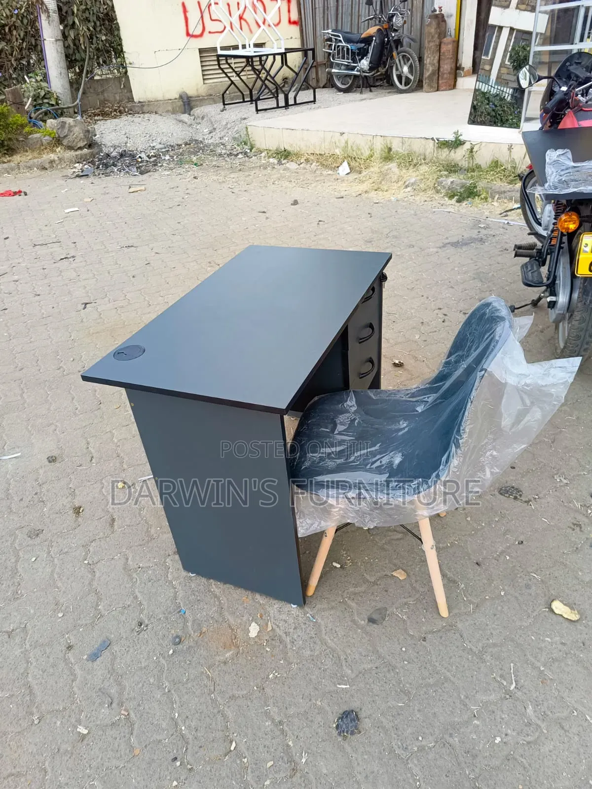 Strong Eames Chair and Office Table