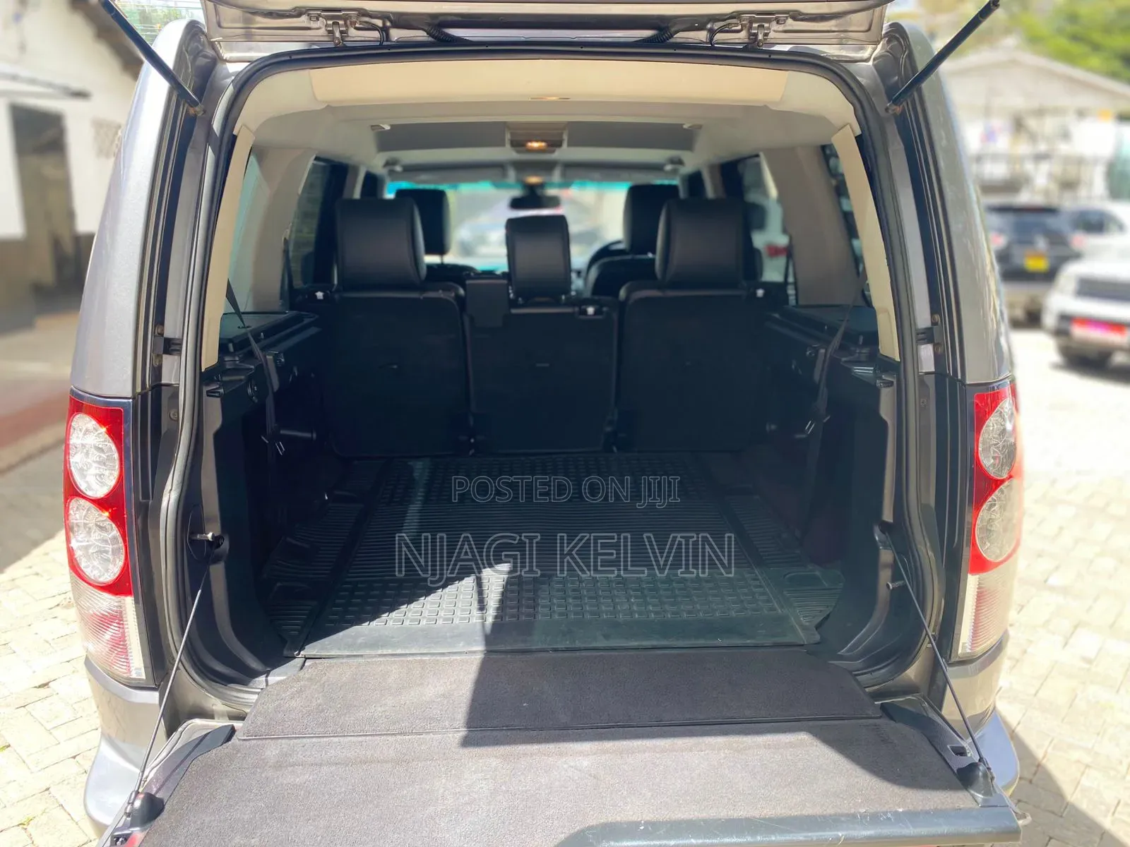 Land Rover Discovery 2011 Gray