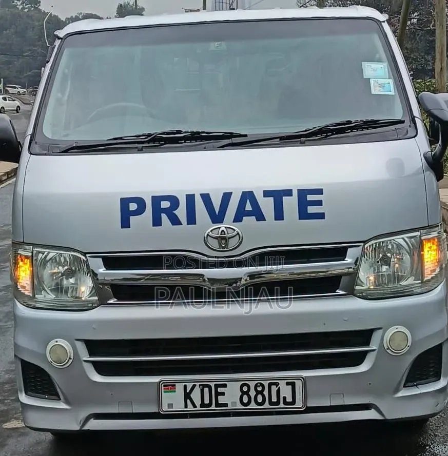 Toyota HiAce 2016 Silver