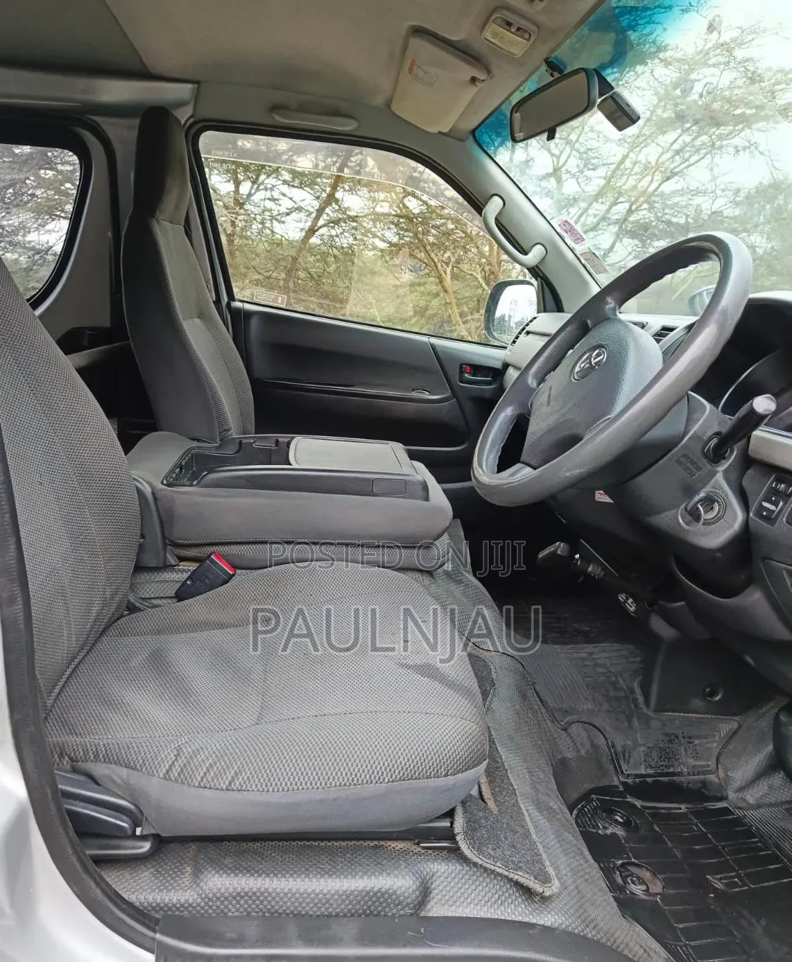Toyota HiAce 2016 Silver