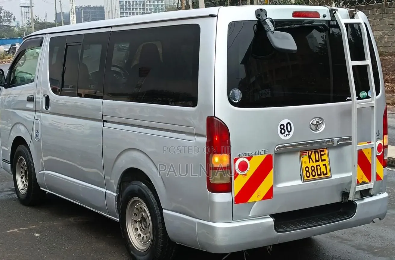 Toyota HiAce 2016 Silver