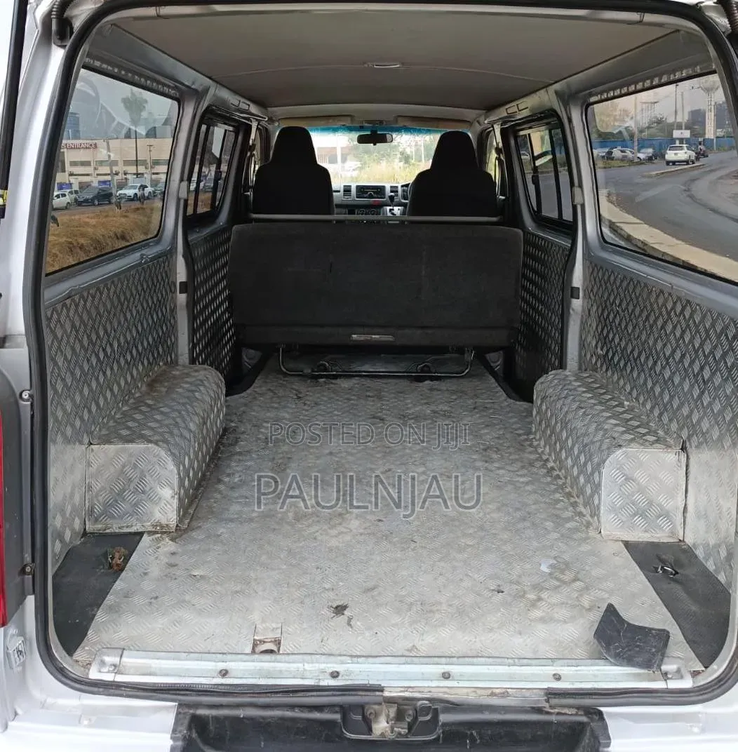 Toyota HiAce 2016 Silver