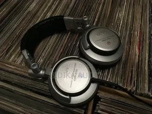Sony MDR-Z700DJ Professional Monitor DJ Headphones