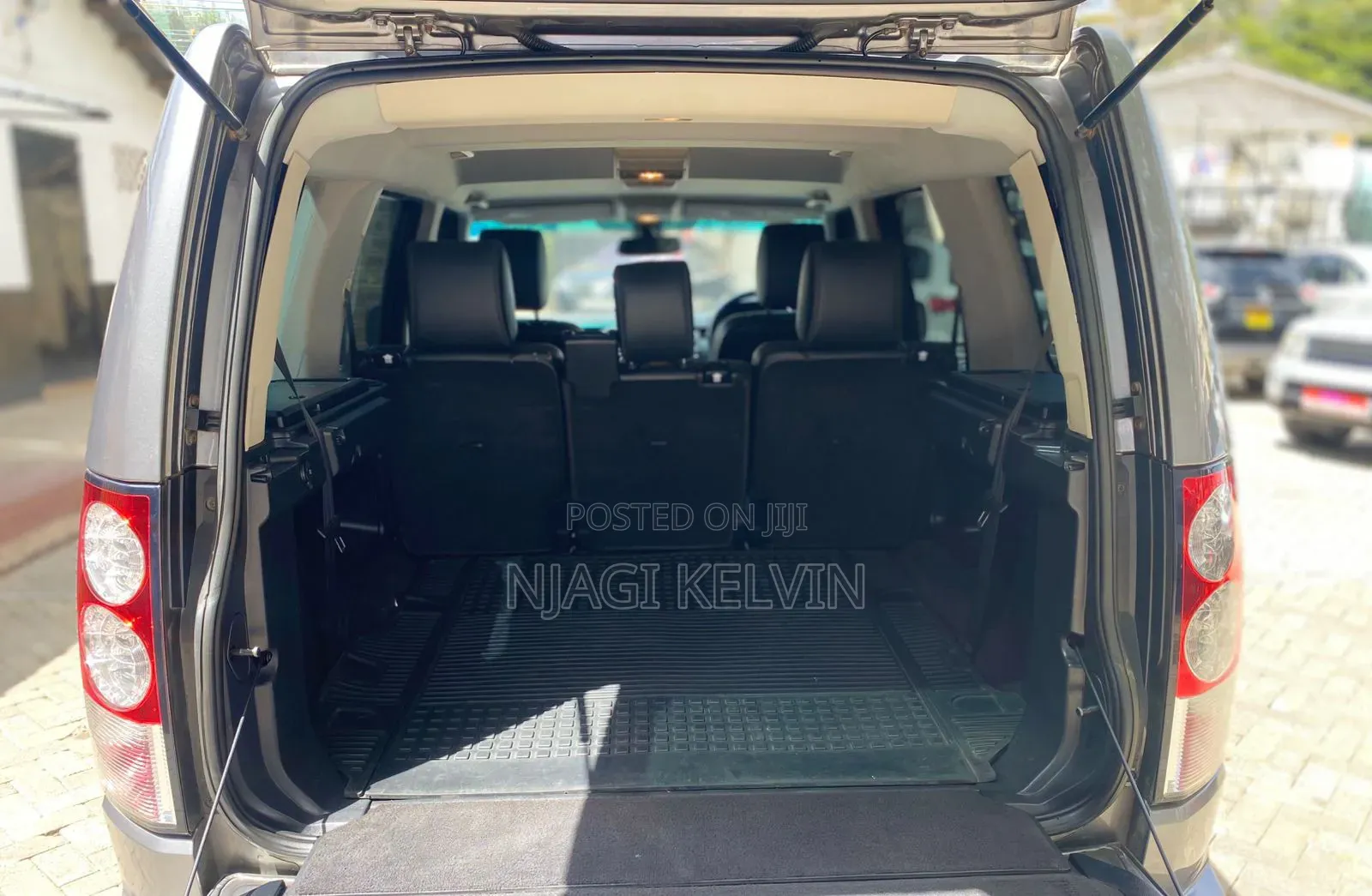 Land Rover Discovery 2011 Gray
