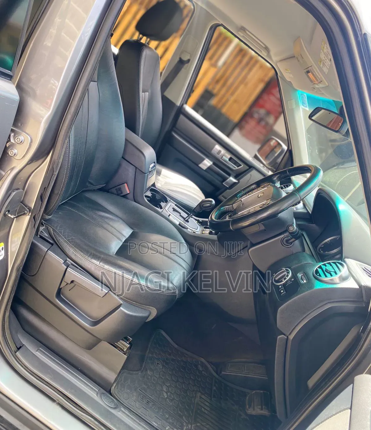 Land Rover Discovery 2011 Gray