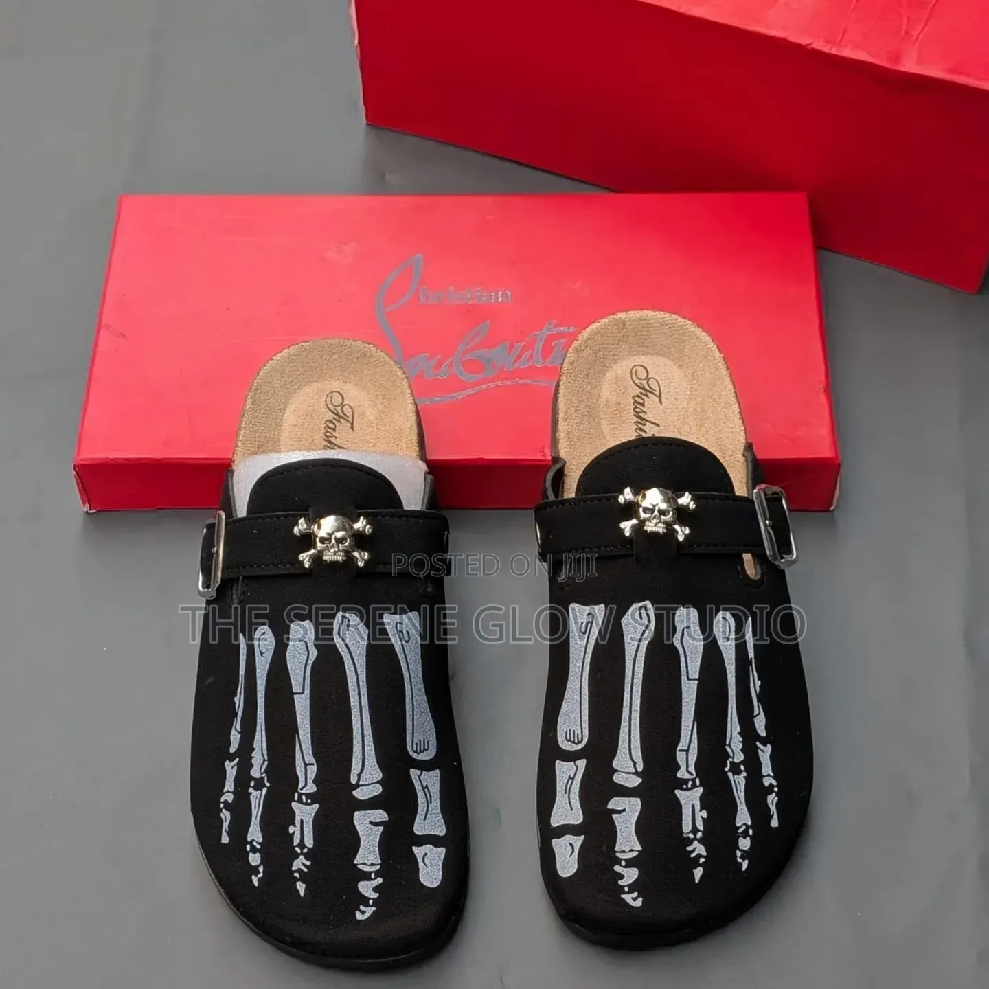 Clogs 
Size 40_________45.
Price *Ksh1000*