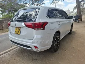 Mitsubishi Outlander 2018 White