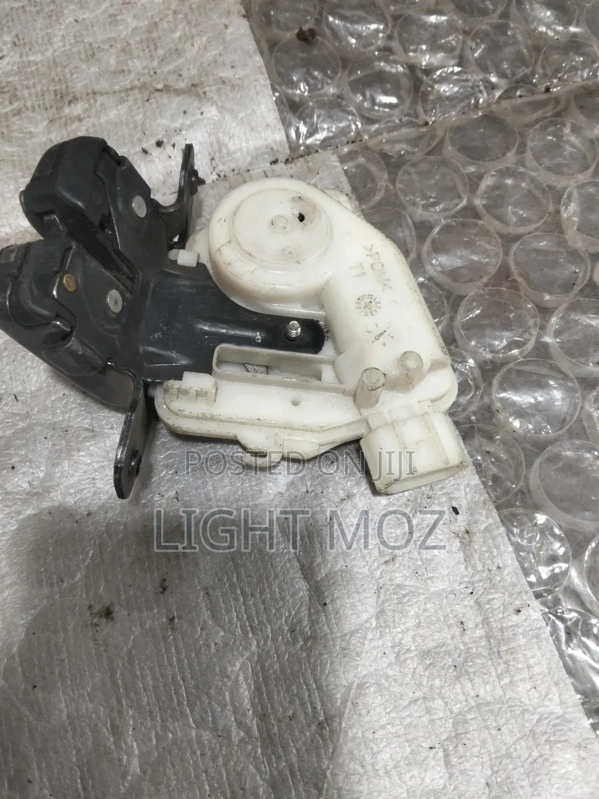 Vitz Bootlock