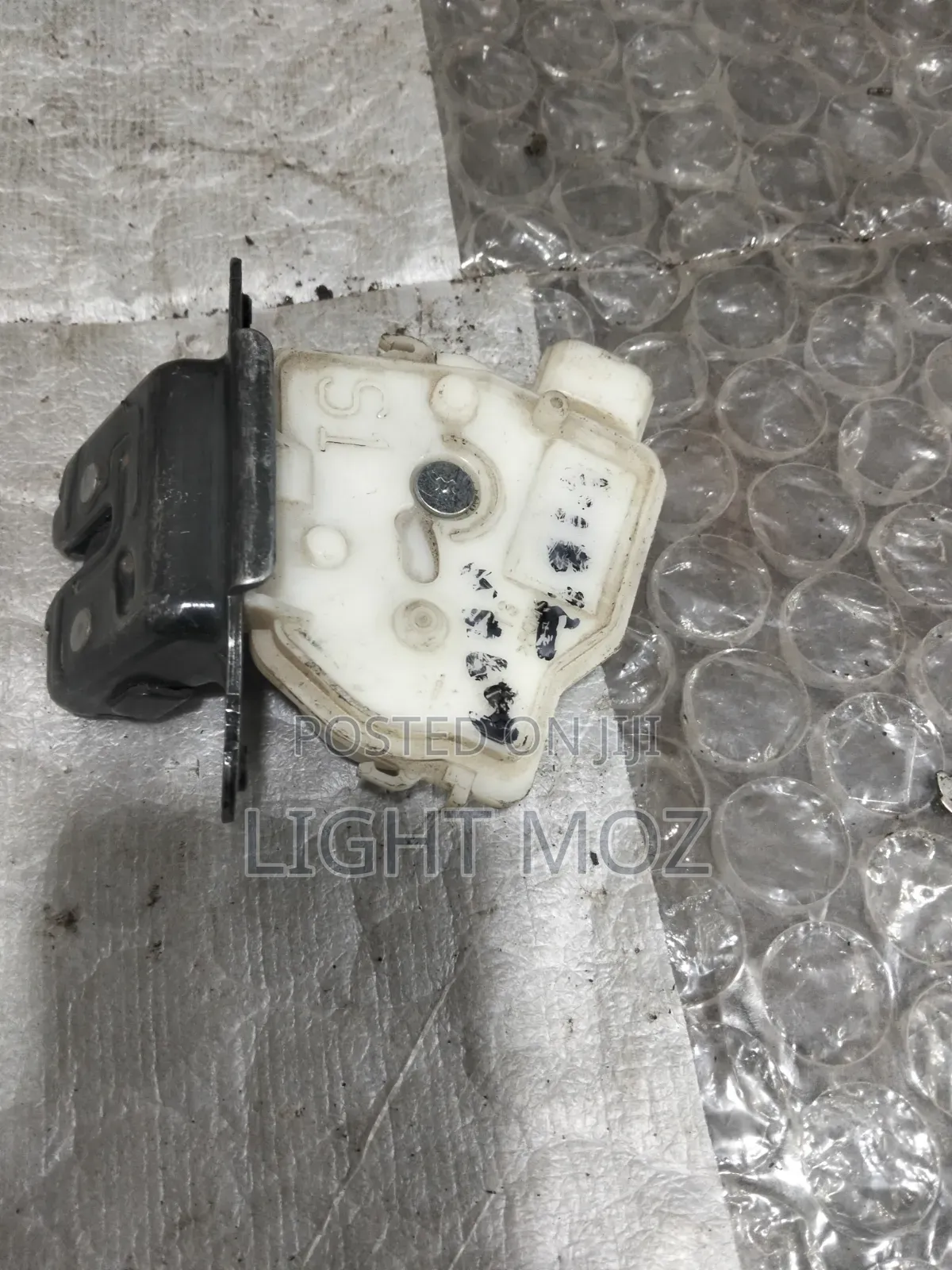 Vitz Bootlock
