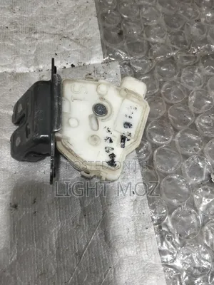 Vitz Bootlock
