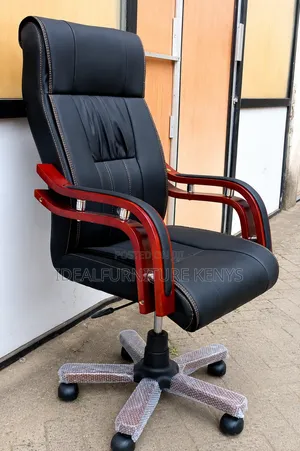 Premium Executive Office Chair – Black Leather With Wooden Armrests
