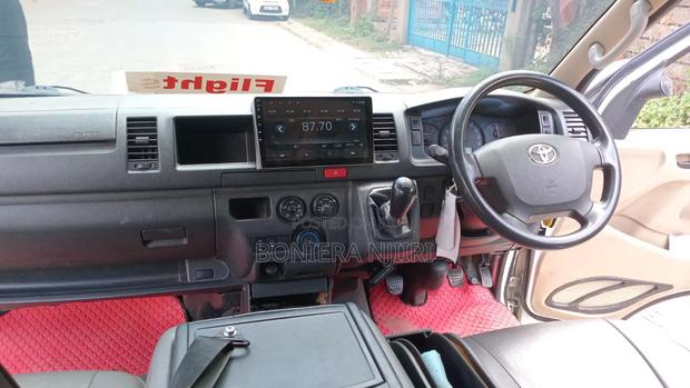 Toyota HiAce 2020 White - thumbnail 7