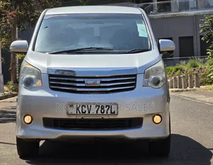 Toyota Noah 2012 Silver