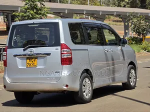 Toyota Noah 2012 Silver