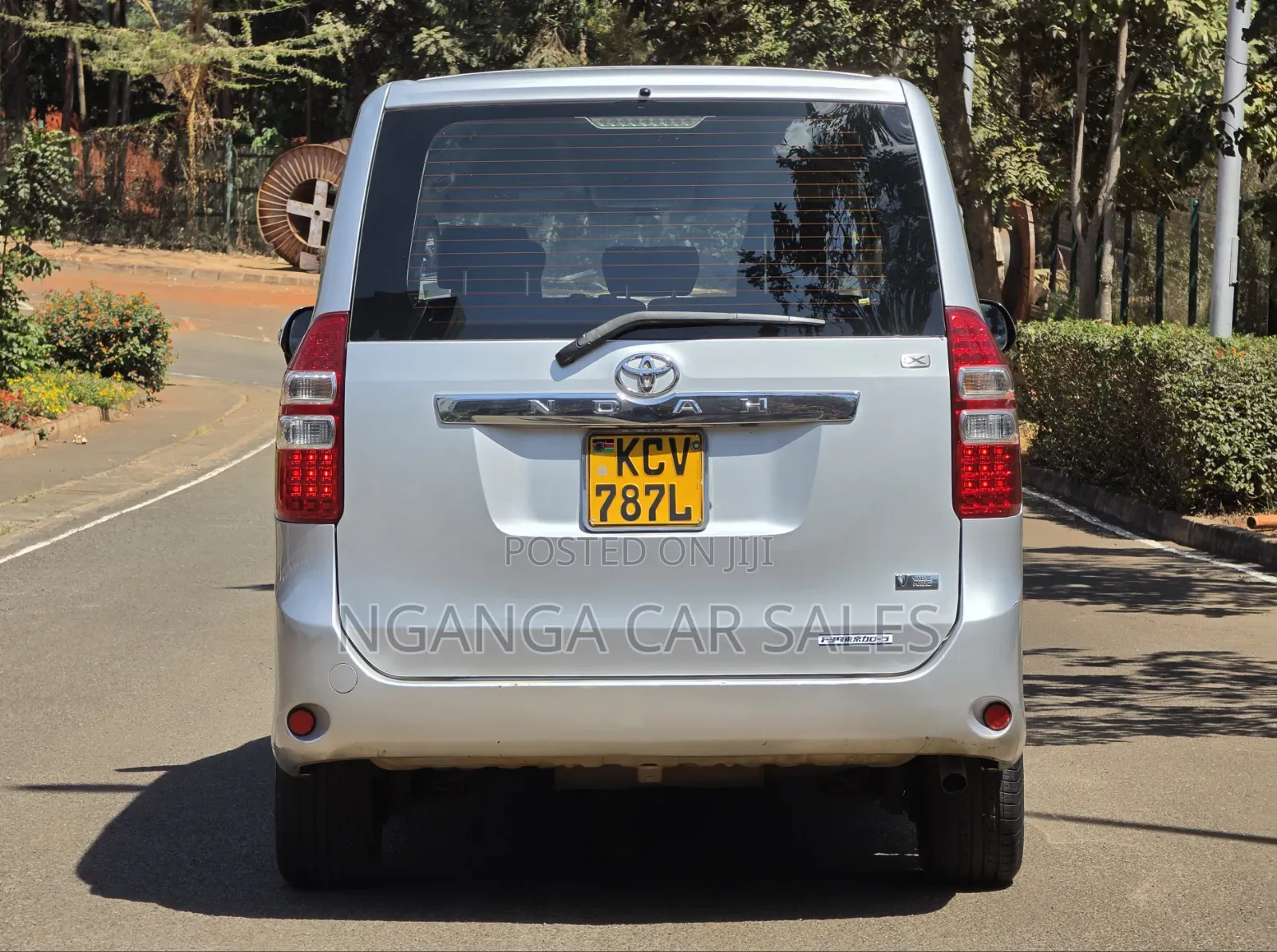 Toyota Noah 2012 Silver