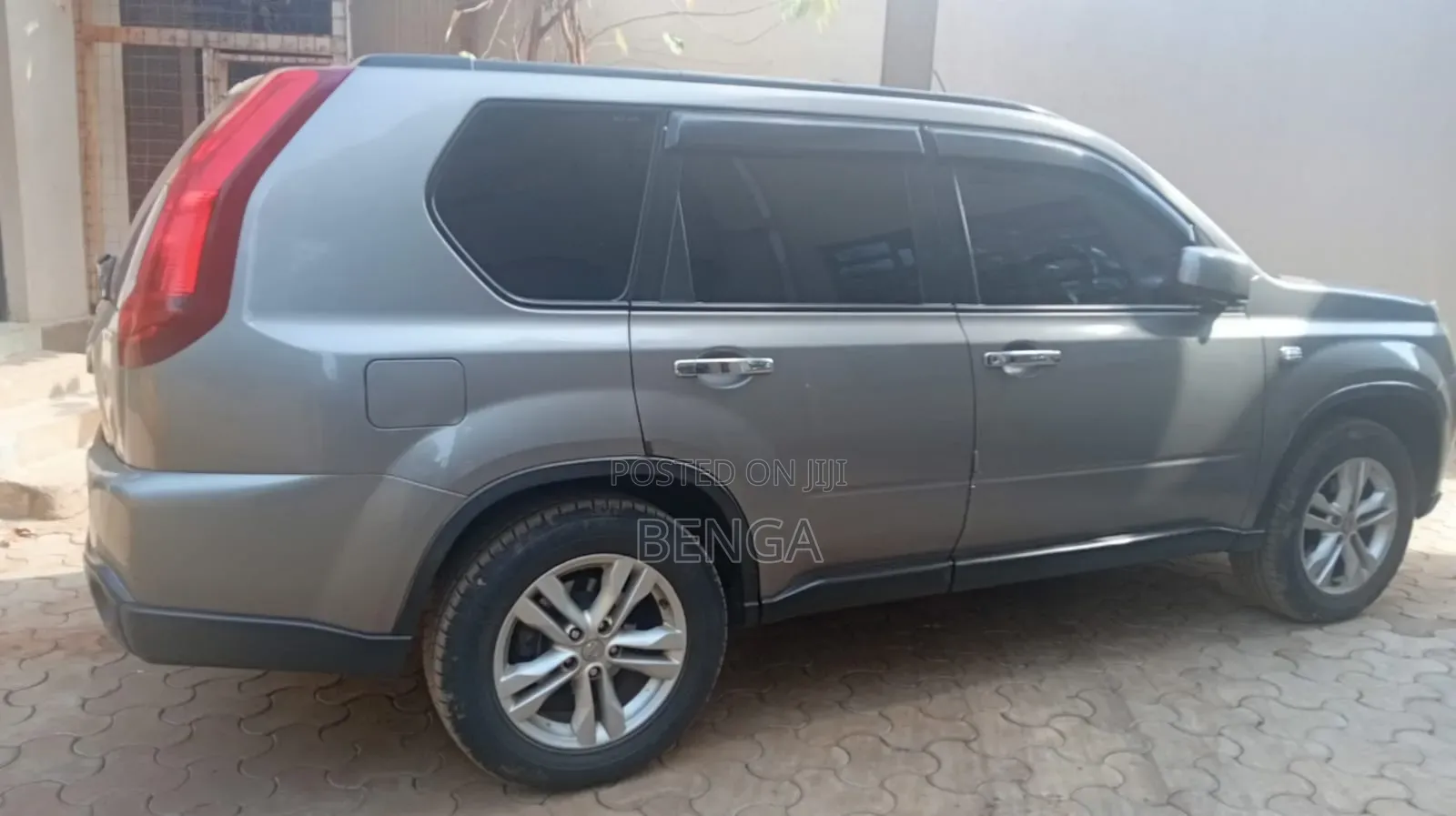 Nissan X-Trail 2011 Silver