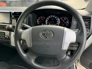 Toyota HiAce 2019 White