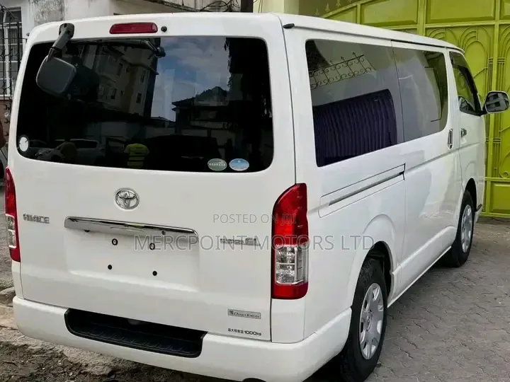Toyota HiAce 2019 White