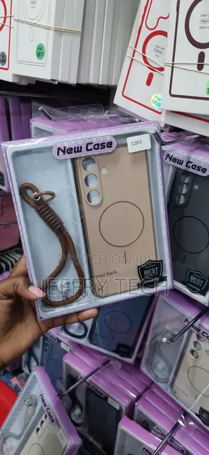 MagSafe-compatible Phone Case With a Strap for Samsung Galaxy S25 FE