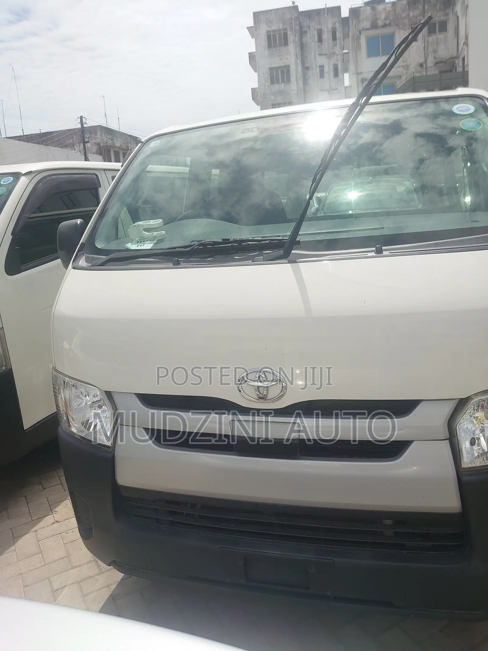 Toyota HiAce 2019 White