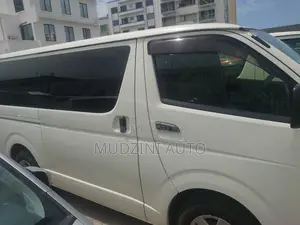 Toyota HiAce 2019 White