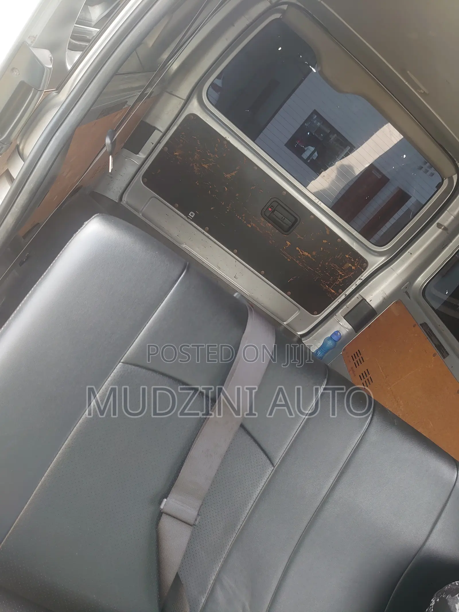 Toyota HiAce 2019 White