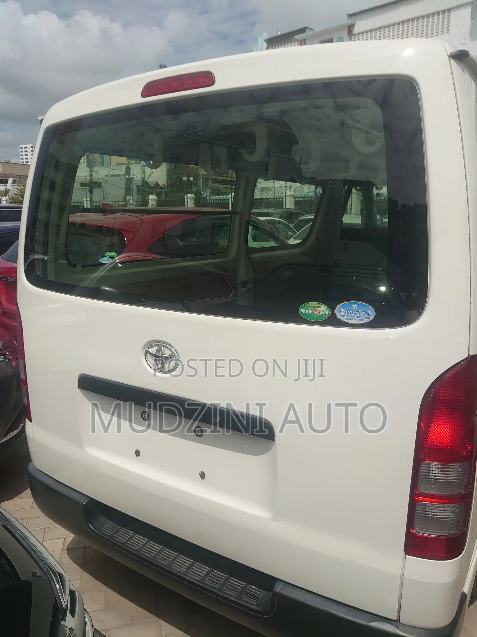 Toyota HiAce 2019 White