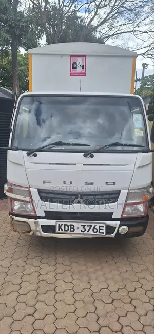 Mitsubishi Fuso 2011 White