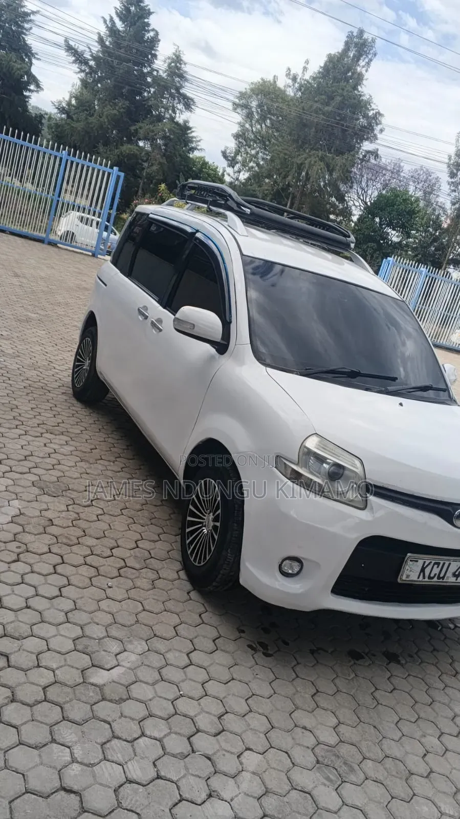 Toyota Sienta 2012 White