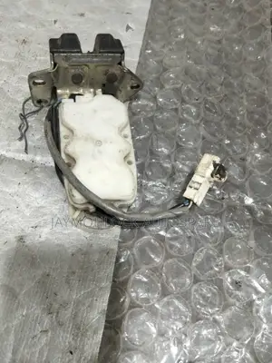 Suzuki Liana Bootlock