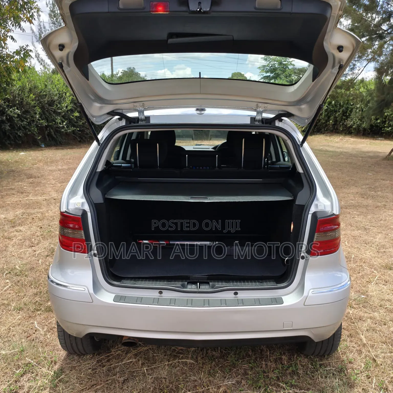 Mercedes-Benz B-Class 2012 Silver