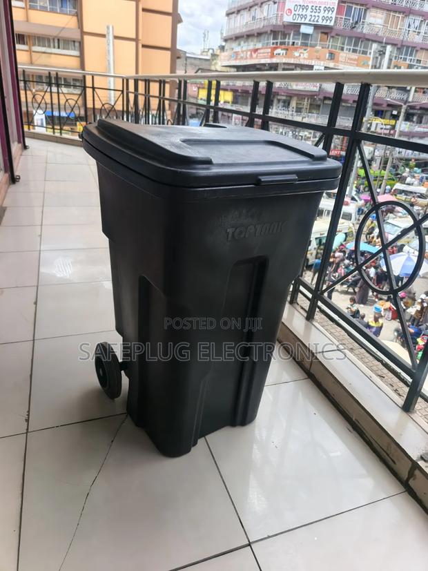 120L Commercial Dust Bin With Wheels - thumbnail 2