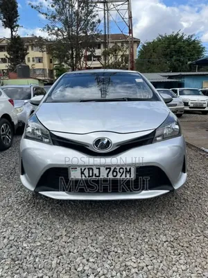 Toyota Vitz 2015 Silver