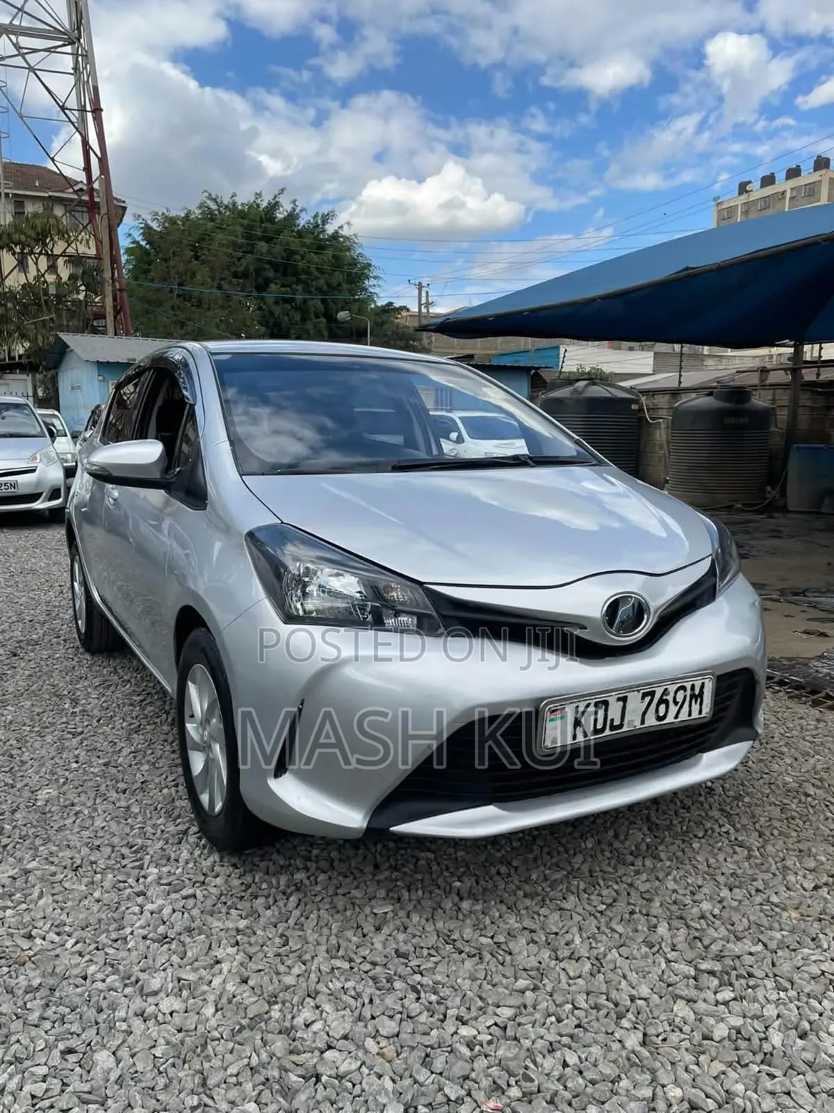 Toyota Vitz 2015 Silver
