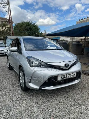 Toyota Vitz 2015 Silver