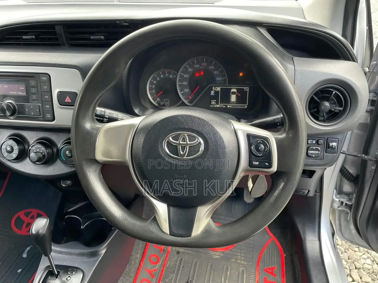 Toyota Vitz 2015 Silver