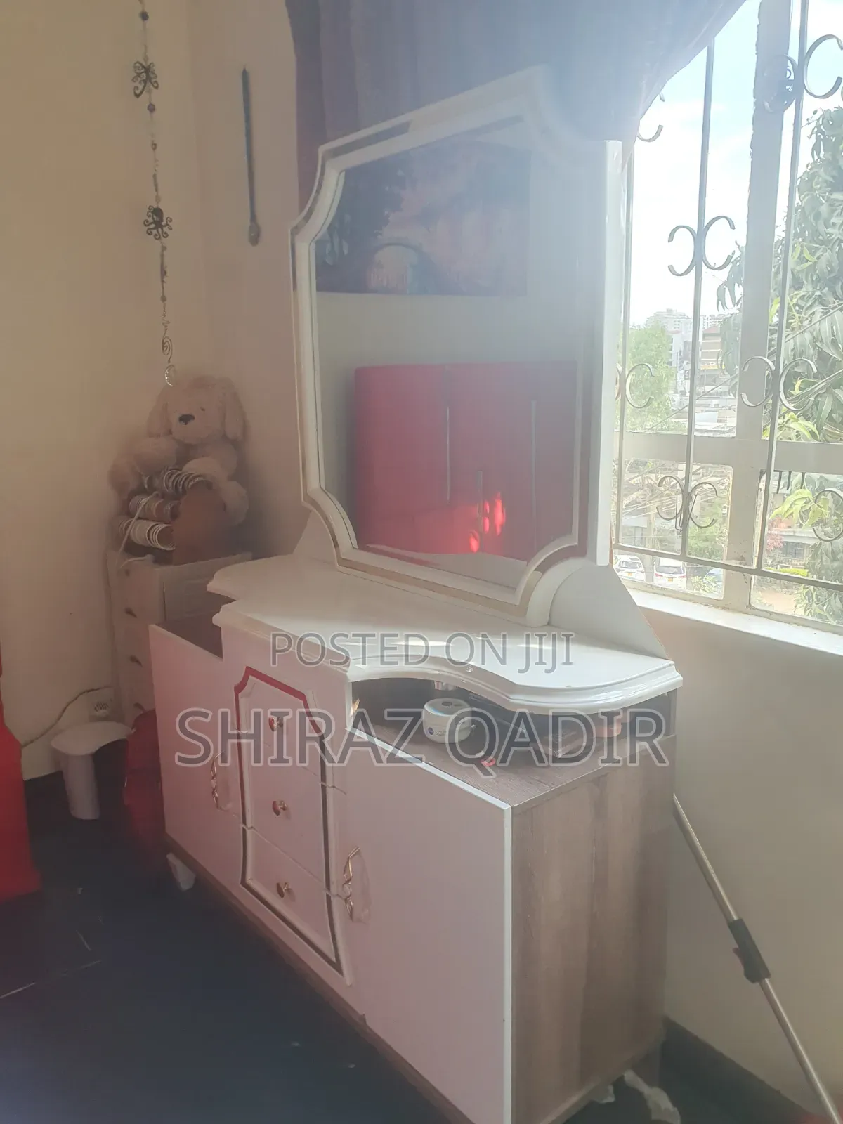 Large White Dressing Table With Mirror & Storage