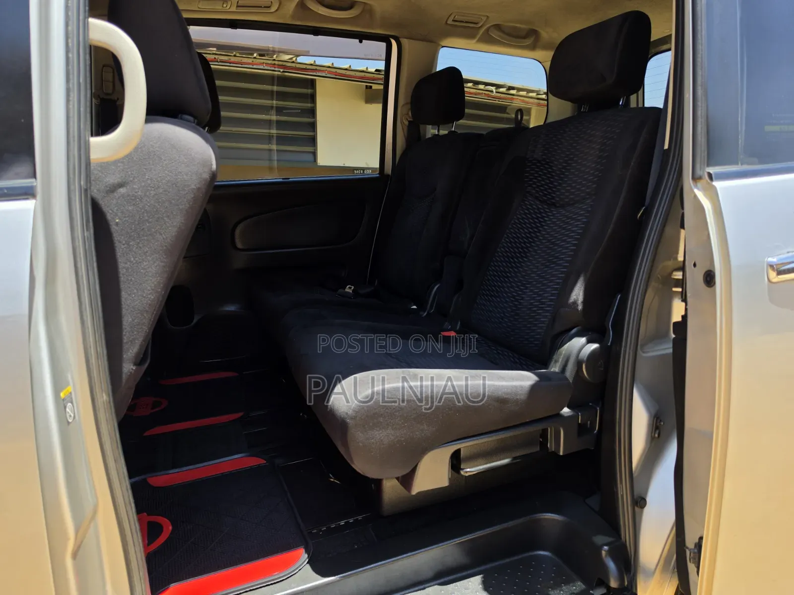 Nissan Serena 2011