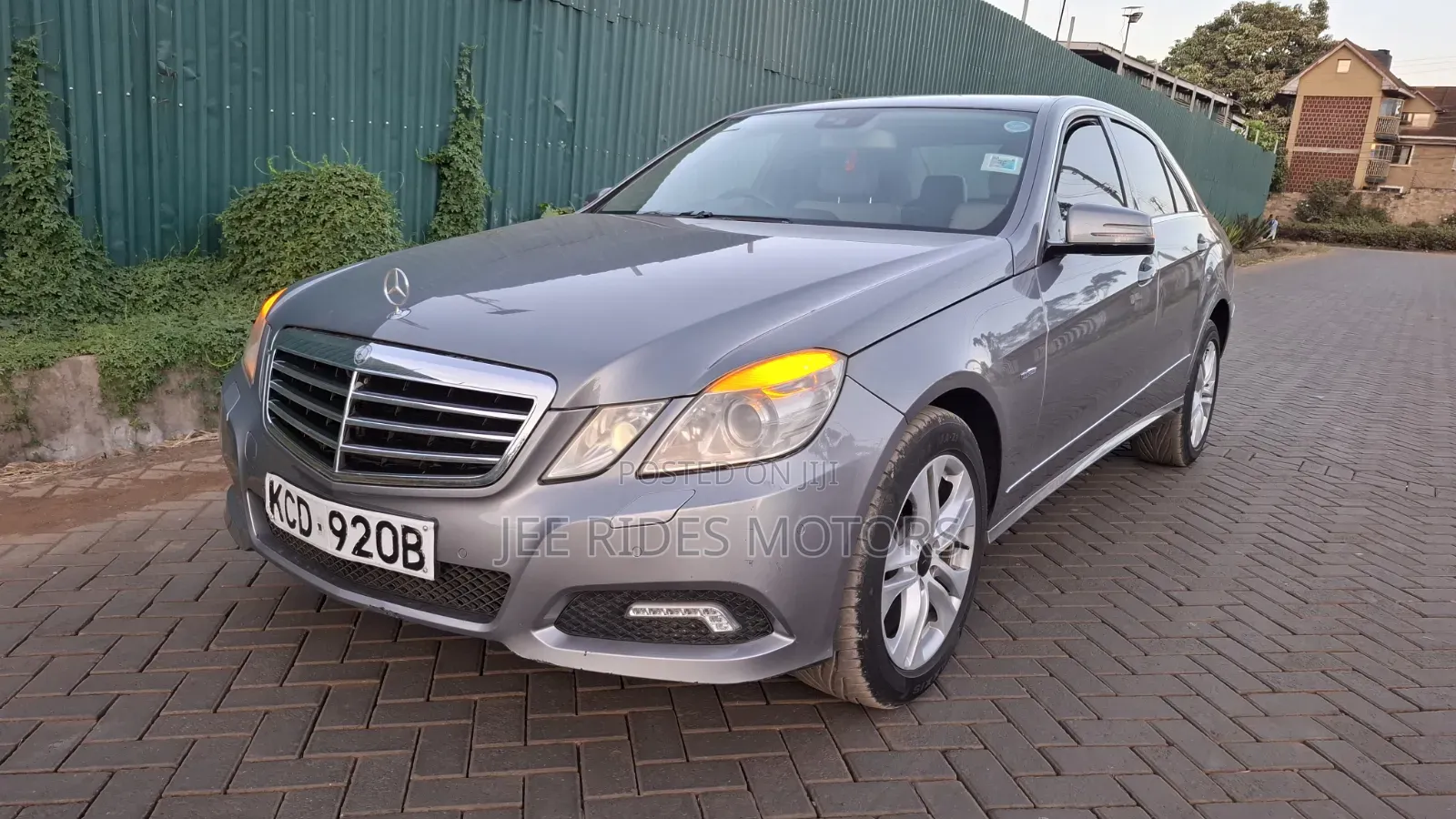 Mercedes-Benz E200 2009 Gray