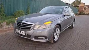 Mercedes-Benz E200 2009 Gray