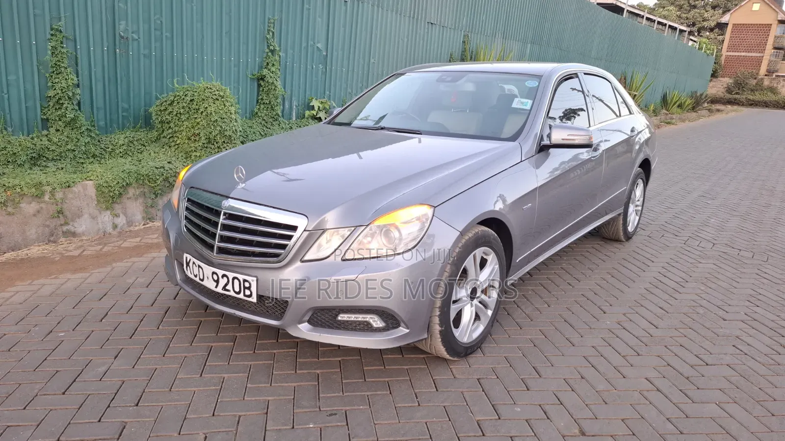 Mercedes-Benz E200 2009 Gray