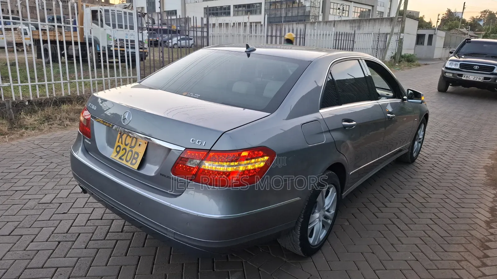 Mercedes-Benz E200 2009 Gray