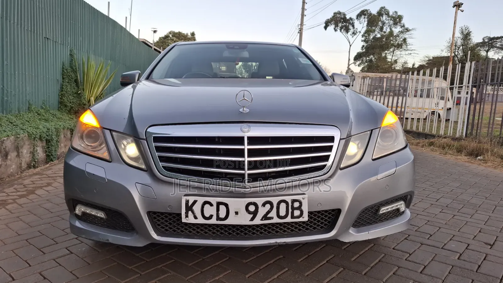 Mercedes-Benz E200 2009 Gray