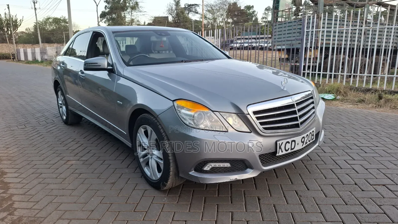 Mercedes-Benz E200 2009 Gray