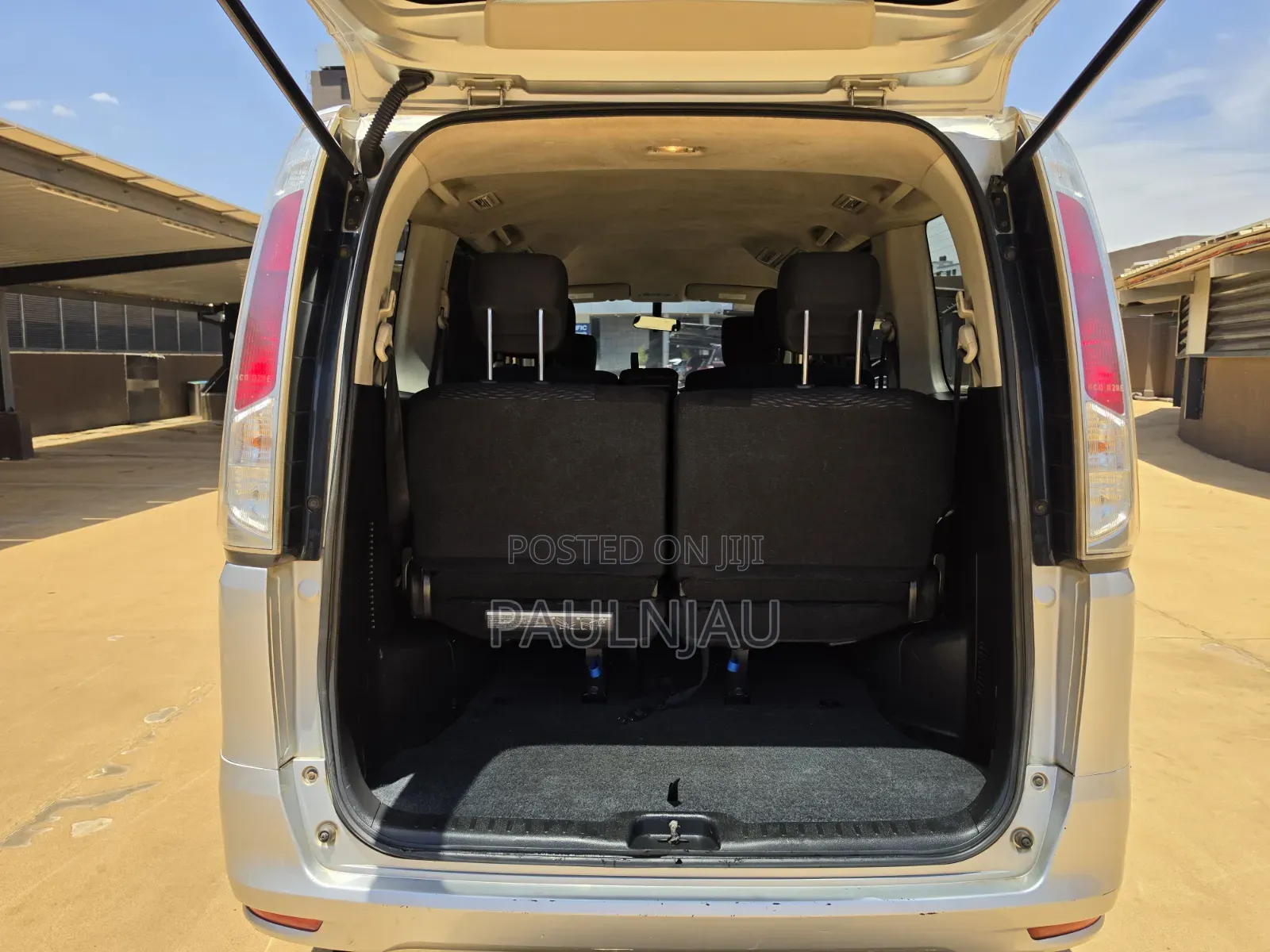 Nissan Serena 2011